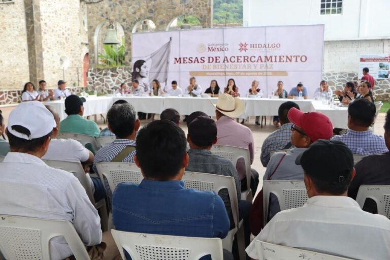 Gobierno estatal regresa a Huazalingo con respuestas a los planteamientos ciudadanos