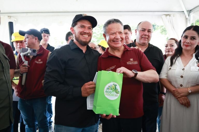Julio Menchaca supervisa obras de reconstrucción en Xochicoatlán