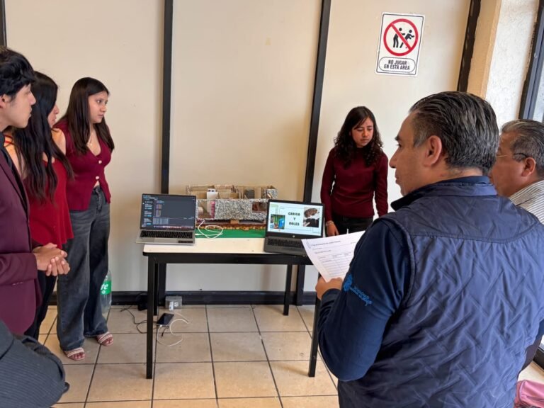 ITESHU fortalece la formación tecnológica de estudiantes del CECyTEH