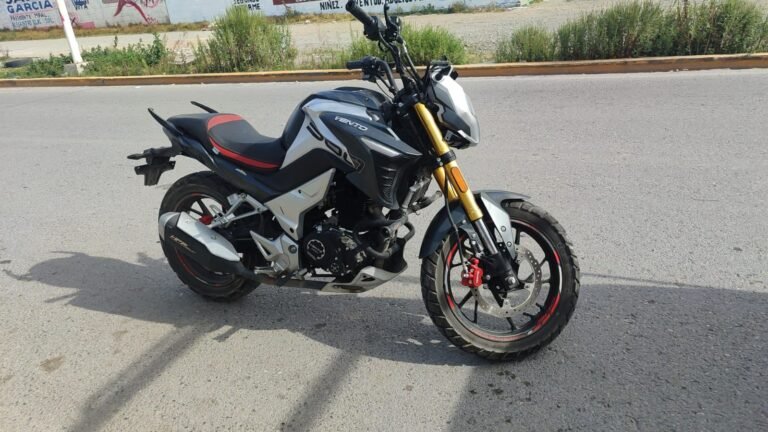 SSC de Mineral de la Reforma detiene a dos sujetos por posesión de cristal y moto robada