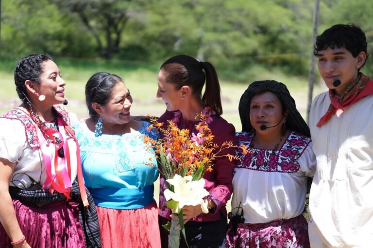 Anuncian creación de Ciudad Salud “Ñuu tata” y programa de vivienda en Oaxaca