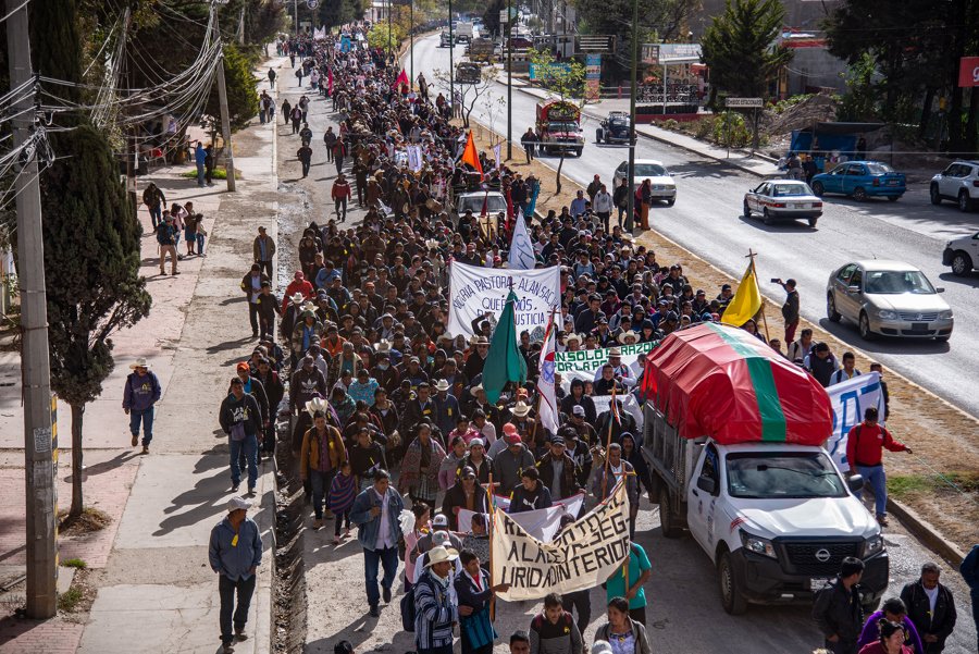Más de 5.000 indígenas marchan por la paz y la defensa de sus territorios en sur de México