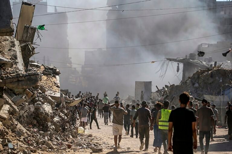 Israel bombardea una planta desalinizadora y dos casas