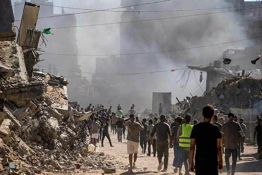 Israel bombardea una planta desalinizadora y dos casas en la Franja y mata a una persona