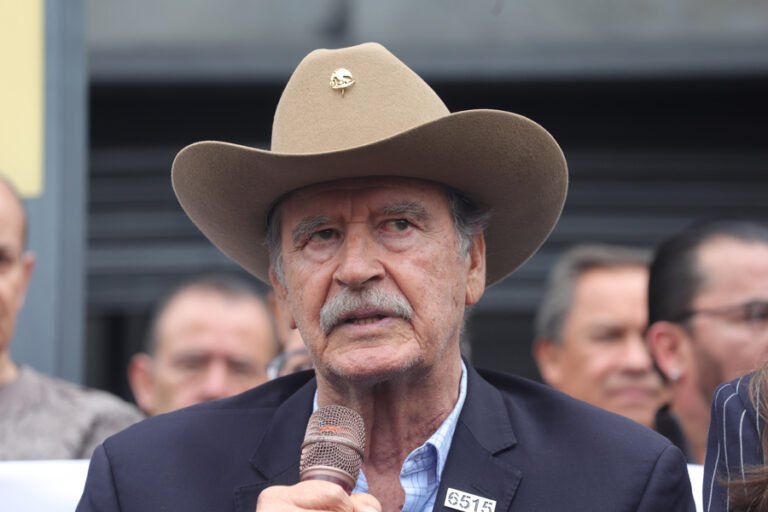 Vicente Fox respalda a Ruffo, acusado de robo de combustible