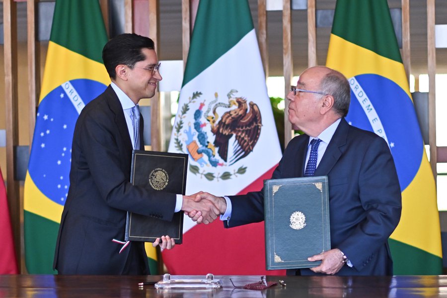 El acuerdo Pemex-Petrobras ya está en fase de ejecución, según el canciller mexicano