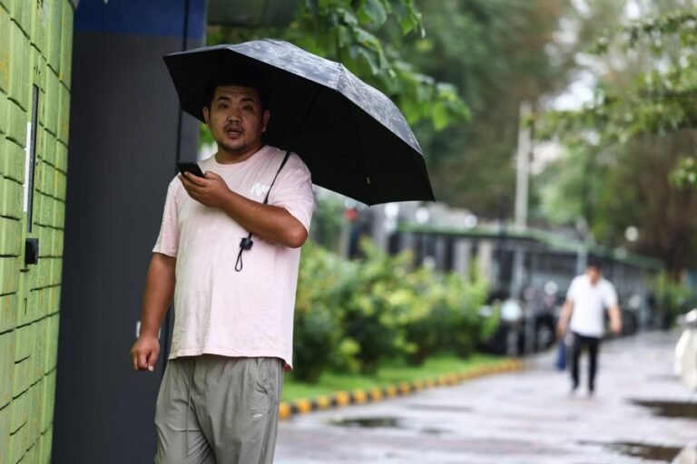 Más de 120 mil evacuados por fuertes lluvias en China