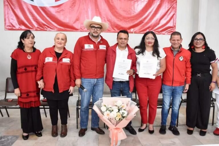 Toman protesta al Comité Municipal del PRI en Apan