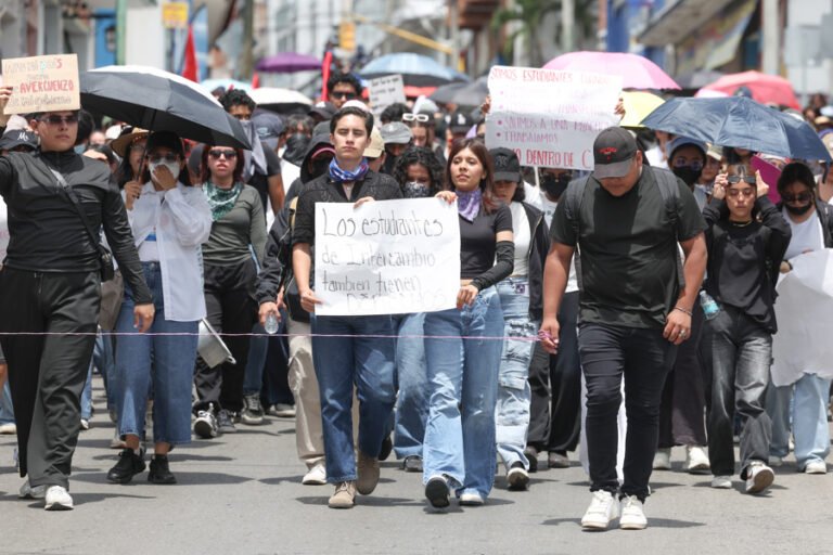 Estudiantes mexicanos claman por seguridad tras asesinato de española Claudia Tacoronte