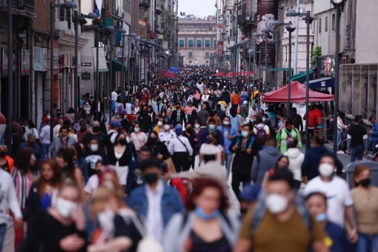 México supera los 130 millones de habitantes; desacelera su crecimiento poblacional