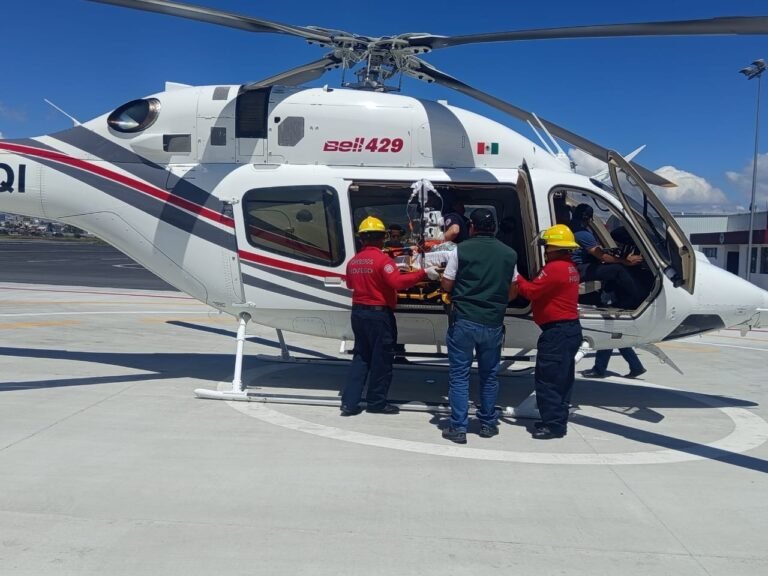 Menor de la Huasteca es trasladado para recibir atención médica especializada