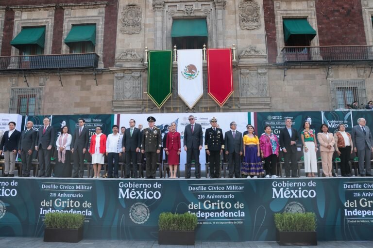 Encabeza Claudia Sheinbaum Desfile Cívico Militar por el 216 Aniversario de la Independencia de México