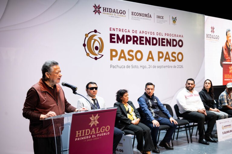 Julio Menchaca Encabeza la entrega del programa Emprendiendo paso a paso 2026