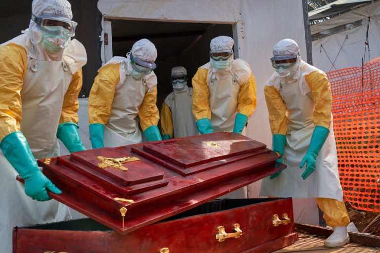 En El Congo, superan la barrera de los 3 mil muertos por el brote de ébola