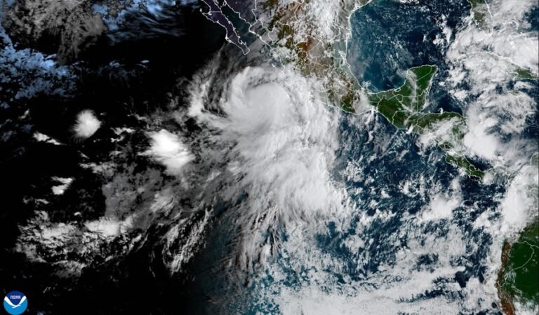 La tormenta tropical Rachel se intensifica a huracán categoría 1 