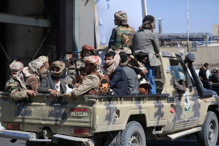 Los combates se intensifican en el estrecho de Bab el Mandeb