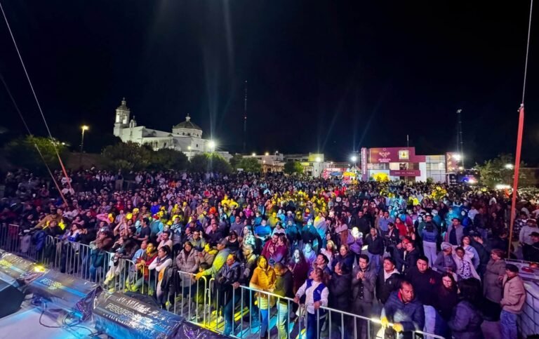 Vientos provocan caída de estructura en la Feria de Pachuquilla; dos menores resultan ilesos