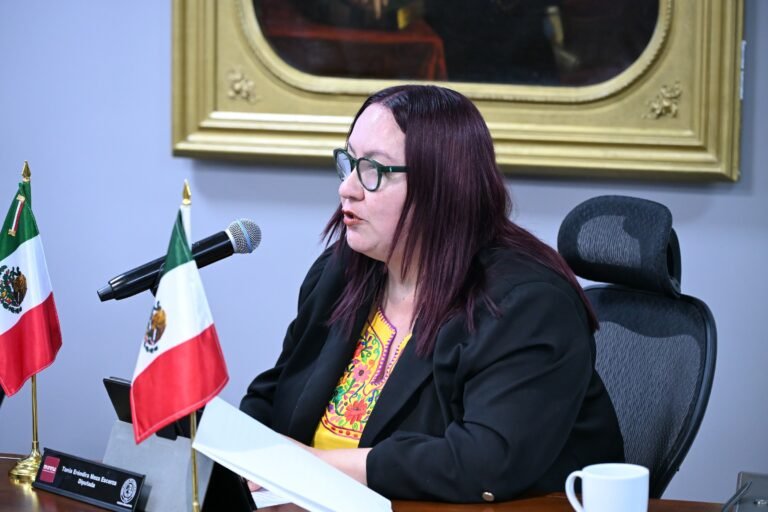 Propone Tania Meza evaluaciones psicológicas para personal de salud mental