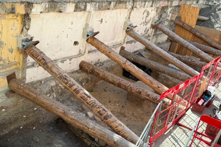 Hallan en París un posible tramo de la muralla de la antigua Lutecia gala