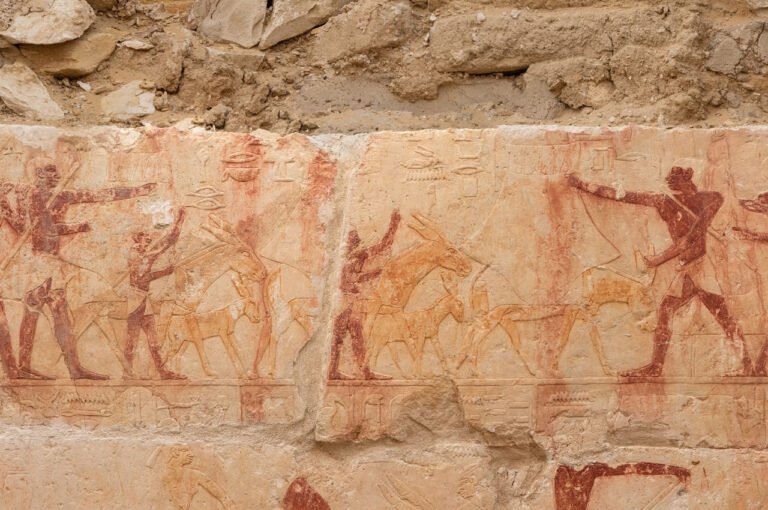 Una misión arqueológica española revela una «curiosa y preciosa» tumba de la V dinastía faraónica