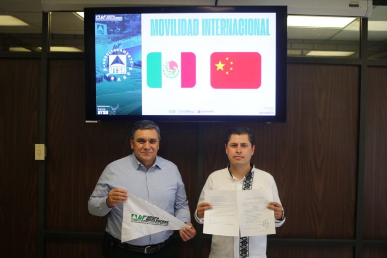 Docente de la UTSH participa en seminario sobre construcción de canales en China