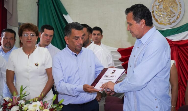 Entrega Alfredo San Román su segundo informe de gobierno