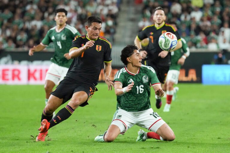 México perdía con Perú y logró rescatar el empate a un gol