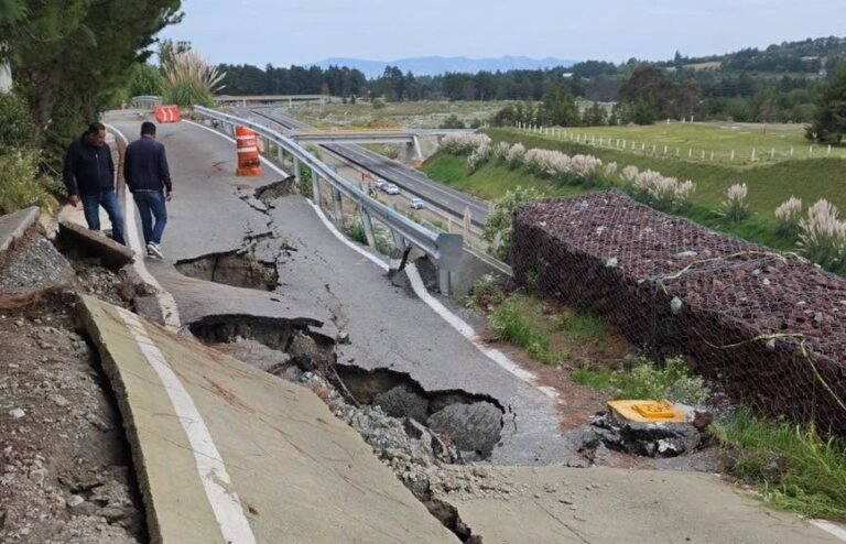 Cierran temporalmente la carretera Real del Monte-Huasca por desplazamiento de talud