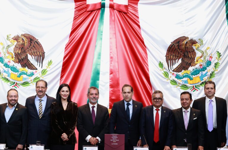Gobierno de México prevé aumento de deuda pública