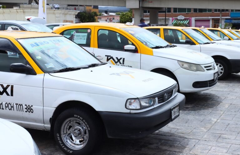 Exhortan al gobierno estatal para transparentar tarifas y cobros del servicio de taxi