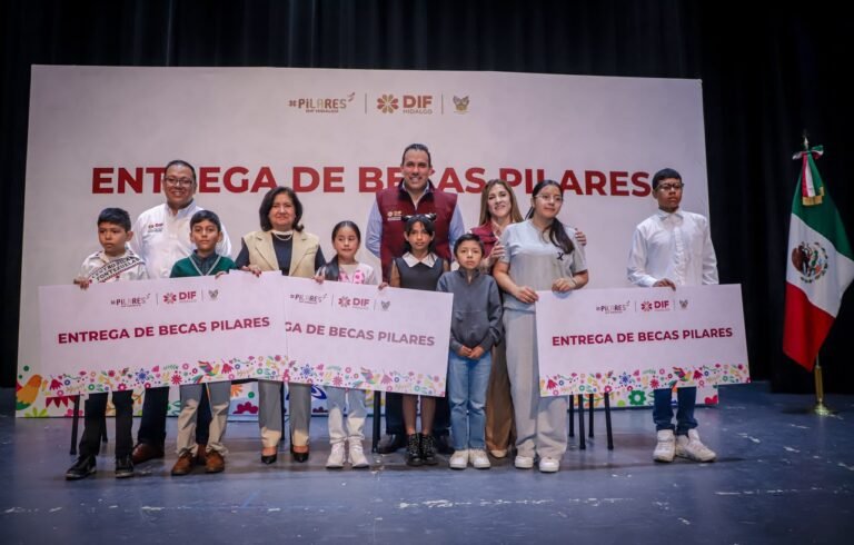 Brinda DIF becas para apoyar la economía familiar  