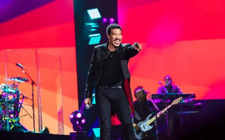 Lionel Richie ingresa en cuidados intensivos para someterse a pruebas