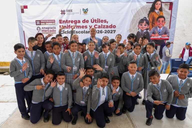 SEPH entrega útiles, calzado y uniformes a estudiantes de cinco municipios