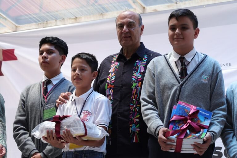 Natividad Castrejón encabeza jornada educativa en Ixmiquilpan