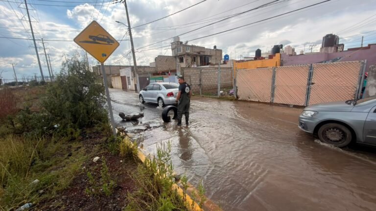 Registran encharcamientos en Mineral de la Reforma tras chubasco; no reportan pérdidas materiales