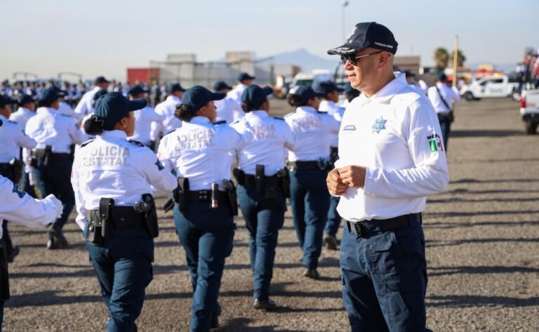 Pasan revista a elementos operativos de la SSPH, previo a desfile cívico