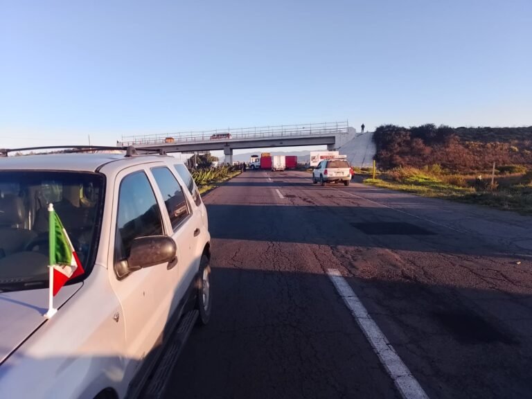 Con bloqueo de habitantes de comunidades de Zempoala, exigen reparación de puente