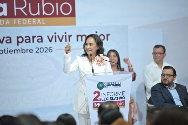 Mirna Rubio rinde informe de labores