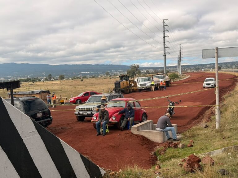 Ejidatarios detienen obras de ampliación a cuatro carriles en tramo de autopista México-Tuxpan