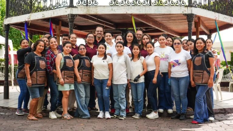 SISTEMA DIF MUNICIPAL Y EL ICATHI REALIZAN JORNADA DE BELLEZA EN HUEJUTLA
