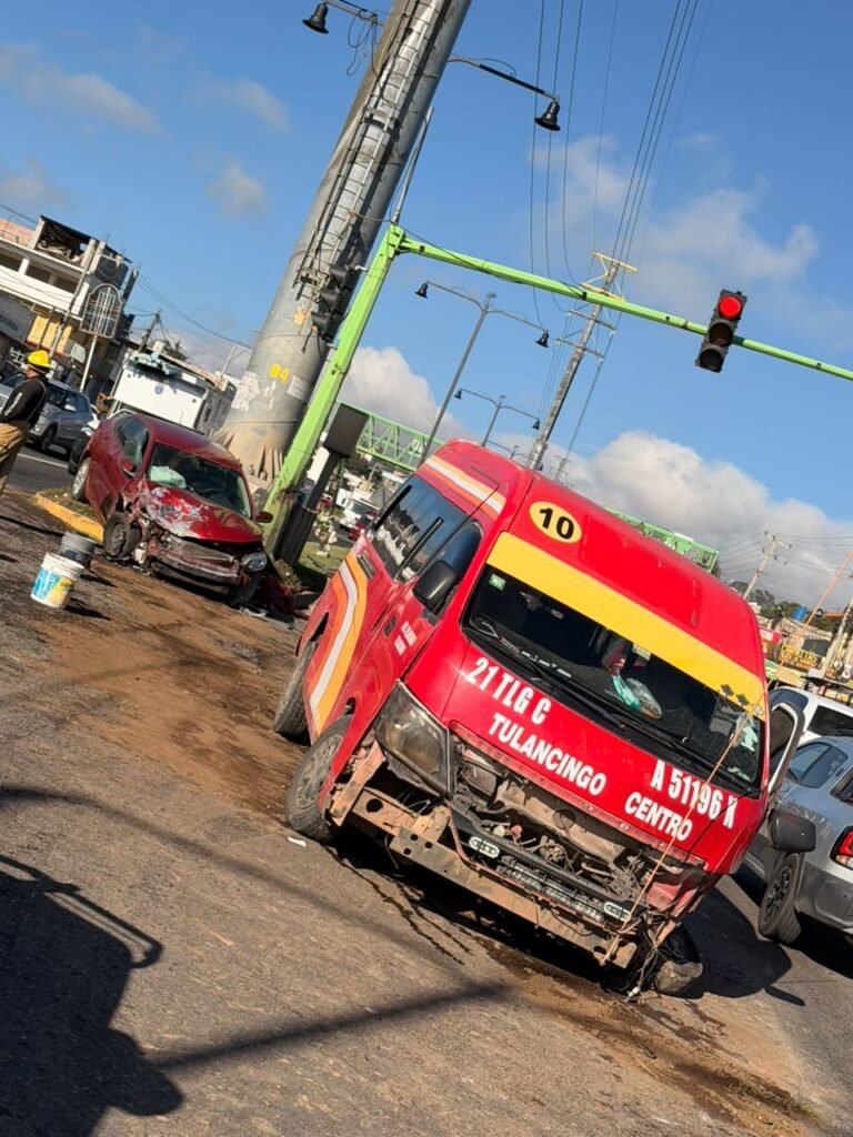 Informa Semot sobre percance vial de transporte público en la carretera Pachuca-Tulancingo