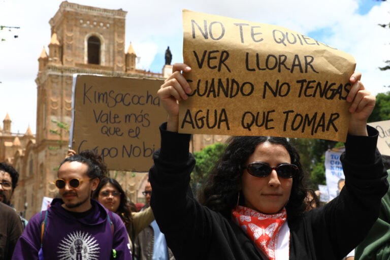 Marchan contra la minería en las lagunas de Quimsacocha
