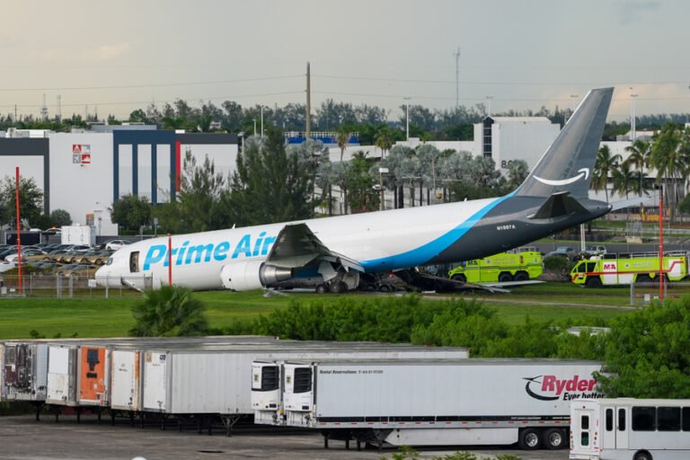 Se estrella avión de Amazon durante aterrizaje
