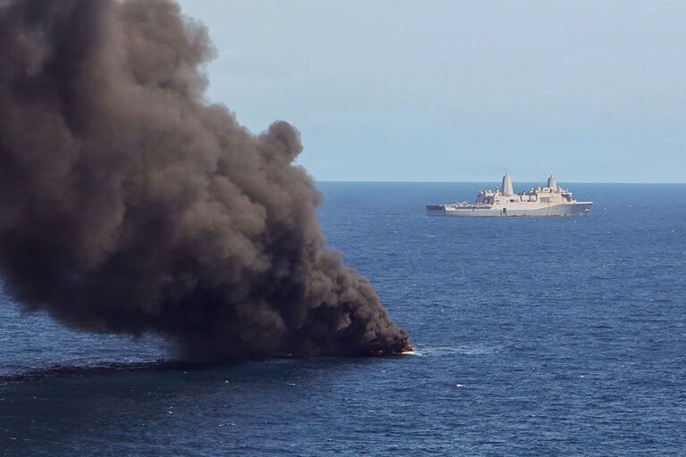 Revelan fotos de abordajes a barcos de Ecuador