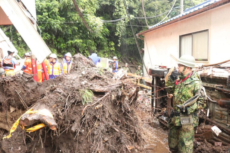 Asciende a 10 la cifra de muertos por el tifón Dujuan en Japón