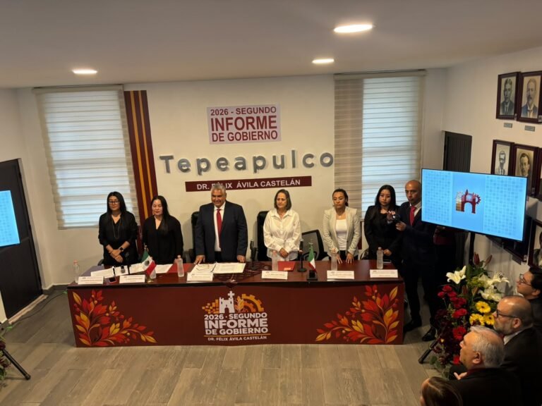 Entrega alcalde de Tepeapulco la glosa de su segundo informe