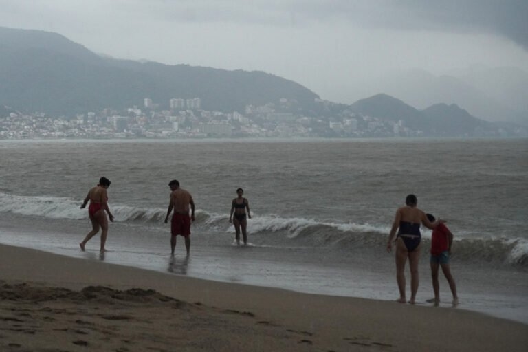Tormenta tropical Vance permanece en el Pacífico con fuertes lluvias
