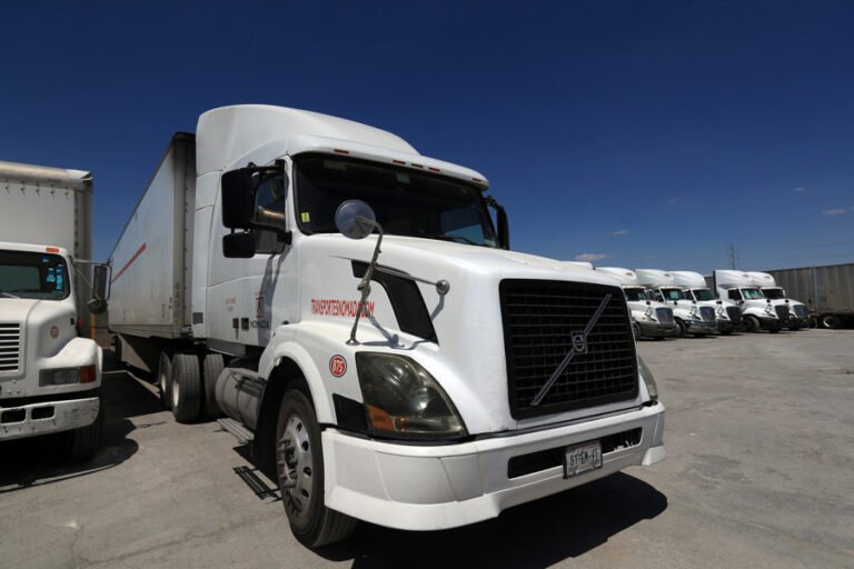 Autoridades mantienen diálogo con los transportistas