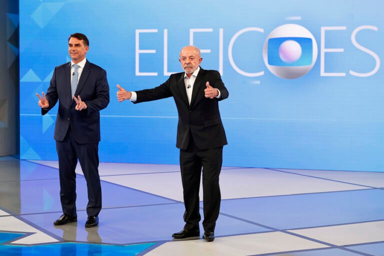 Milei enfrenta a Lula y Flávio Bolsonaro en el último debate antes de las elecciones