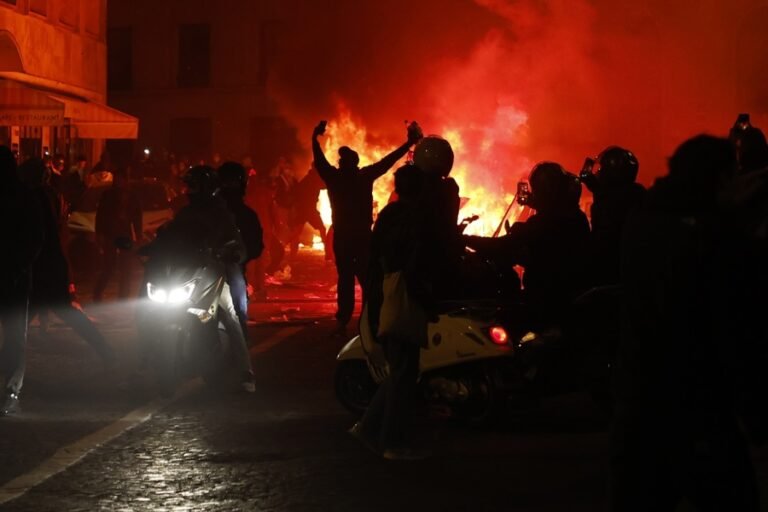 Macron promete castigos para saqueadores y pide frente unido contra «sembradores de caos»